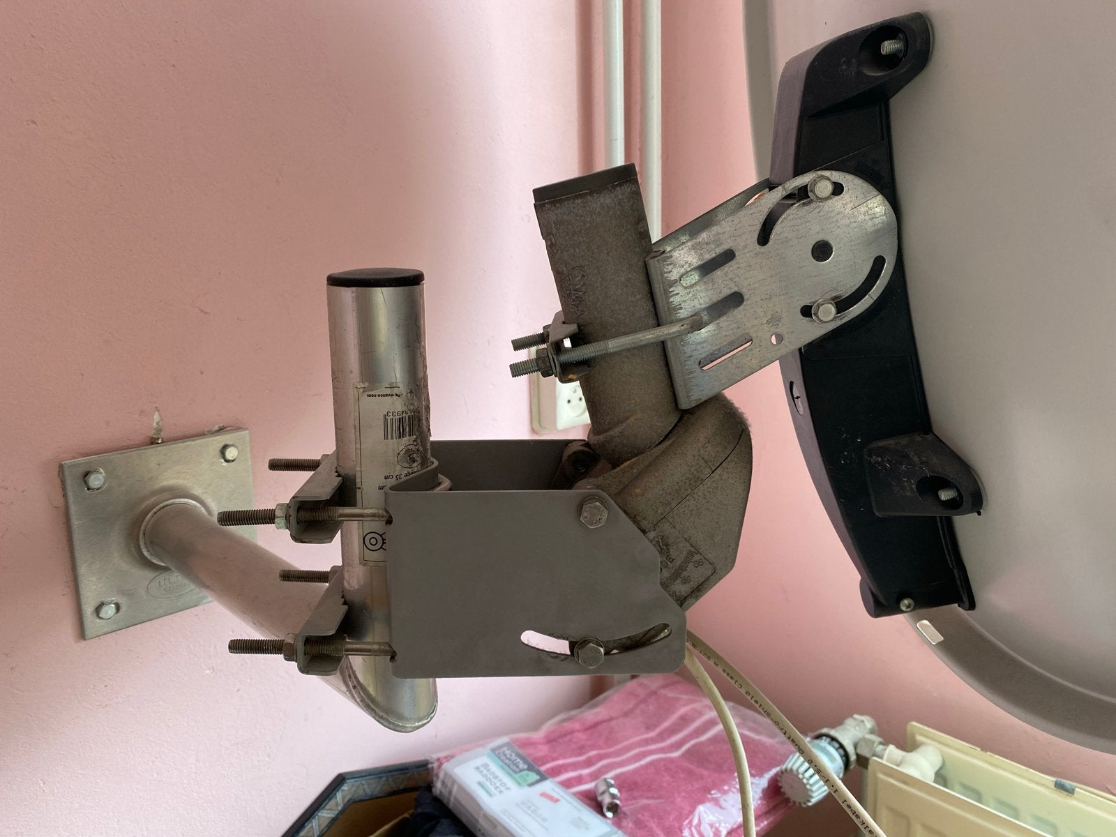 Zehnder schotelantenne met LNB en muurbeugel, Ophalen, Gebruikt, (Schotel)antenne, Overige merken