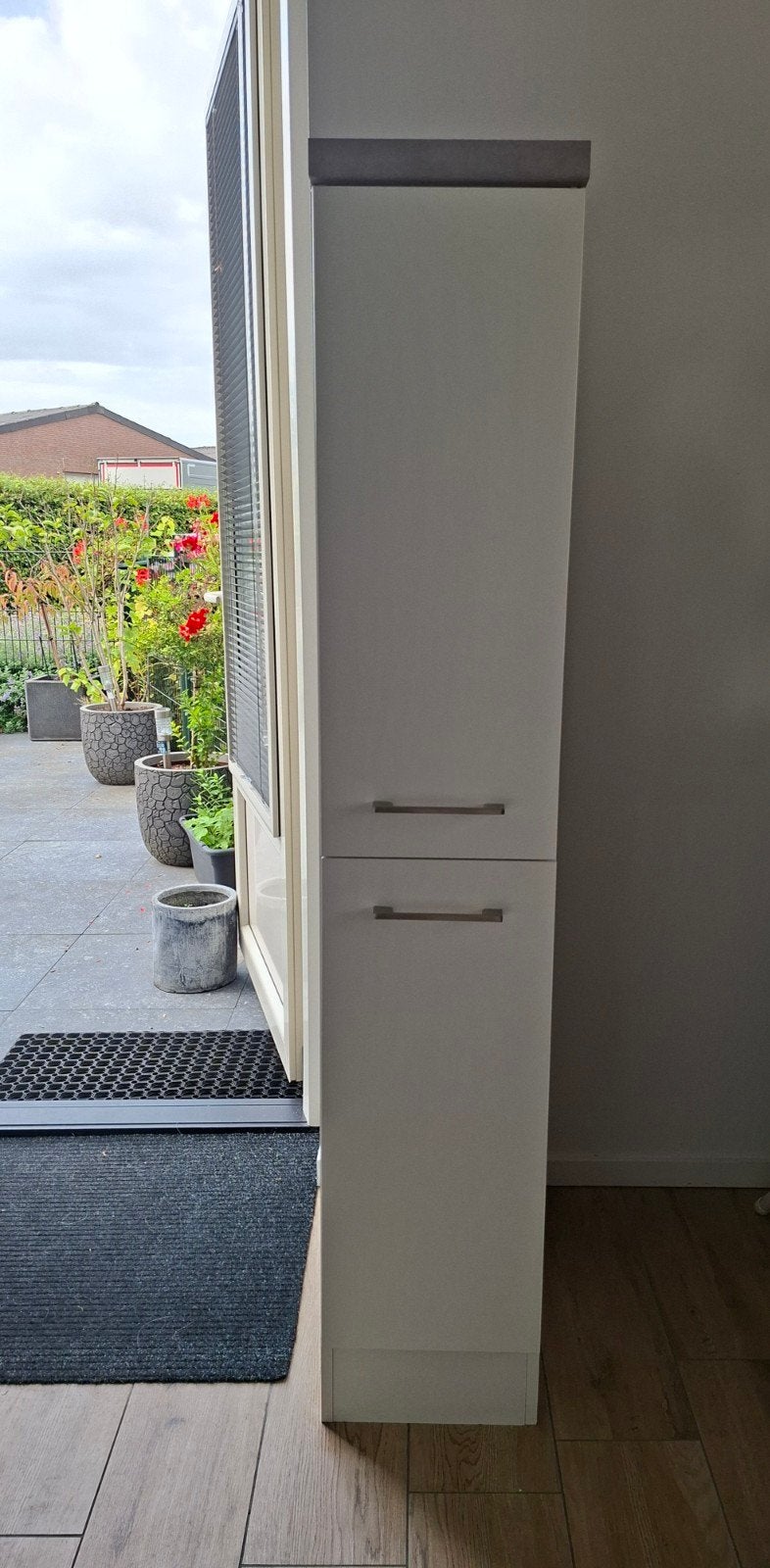 Hoge witte keukenkast met uittrekbare lades, Ophalen, Gebruikt