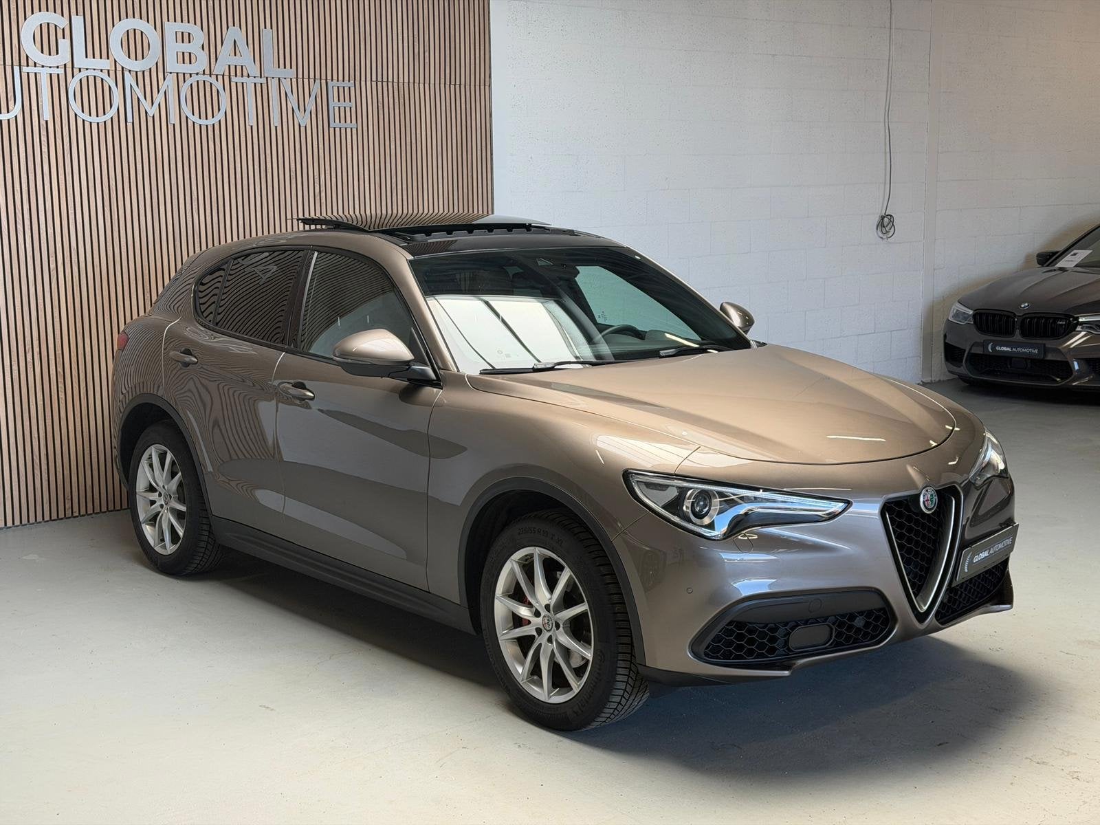 Alfa Romeo Stelvio 2.0 T AWD Super - 280PK - PANORAMADAK- SP, Auto's, Alfa Romeo, Automaat, 4 cilinders, Vierwielaandrijving, SUV of Terreinwagen