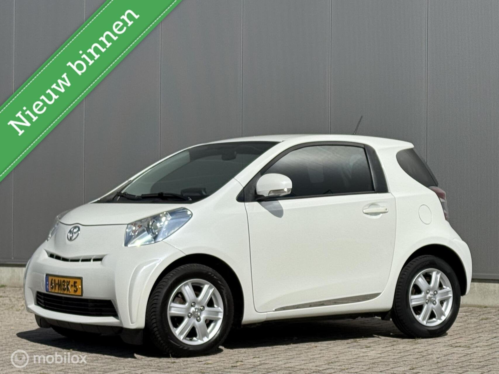 Toyota iQ 1.0 VVTi | Airco (incl airco service) | Nieuwe APK, Stof, Gebruikt, Zwart, 4 stoelen