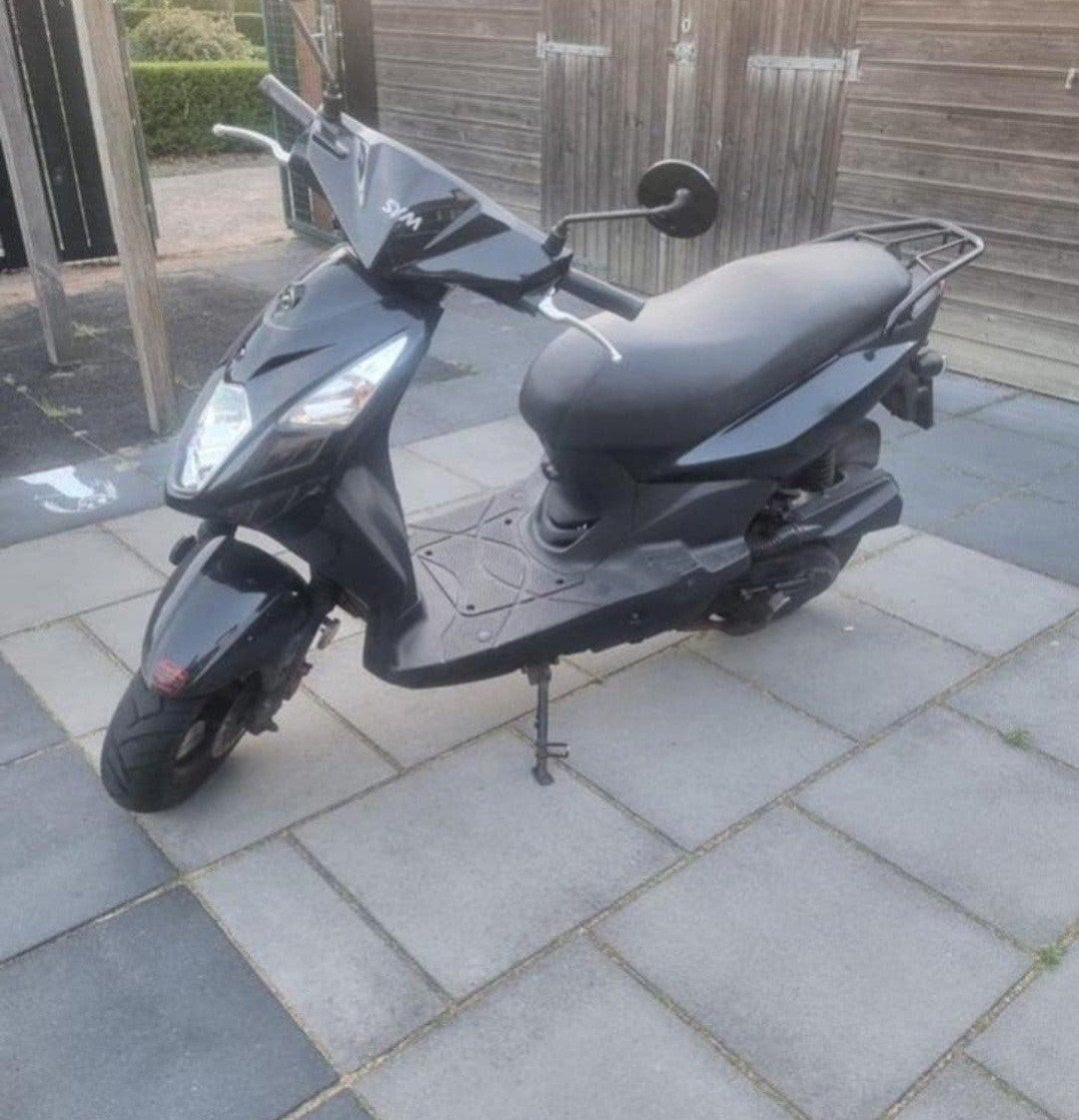 Zwarte Sym xs 50 qt Scooter, Fietsen en Brommers, Scooters | SYM, Ophalen, Gebruikt, Overige modellen, Maximaal 45 km/u