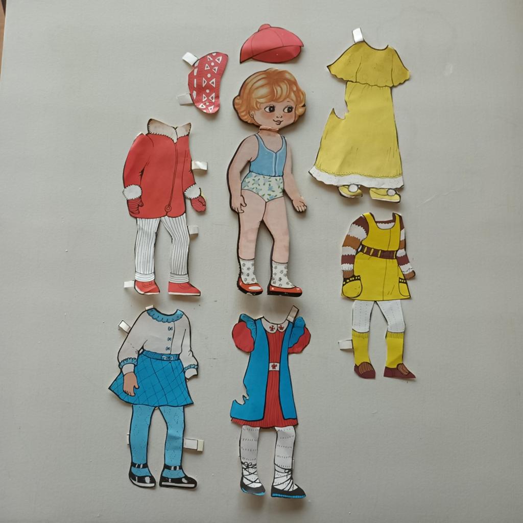 Vintage papieren aankleedpop met kleding, Antiek en Kunst, Ophalen of Verzenden