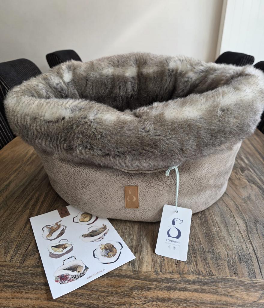 Luxe Hondenmand & Draagtas – Pooch Pouch Dunes NIEUW., Ophalen of Verzenden, Nieuw