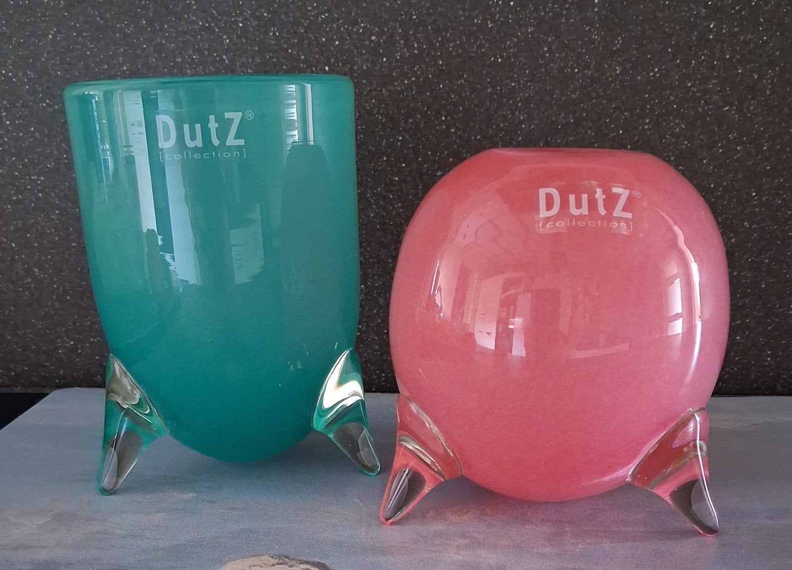 2 DutZ vaasjes op pootjes., Ophalen of Verzenden, Nieuw, Overige kleuren, Glas