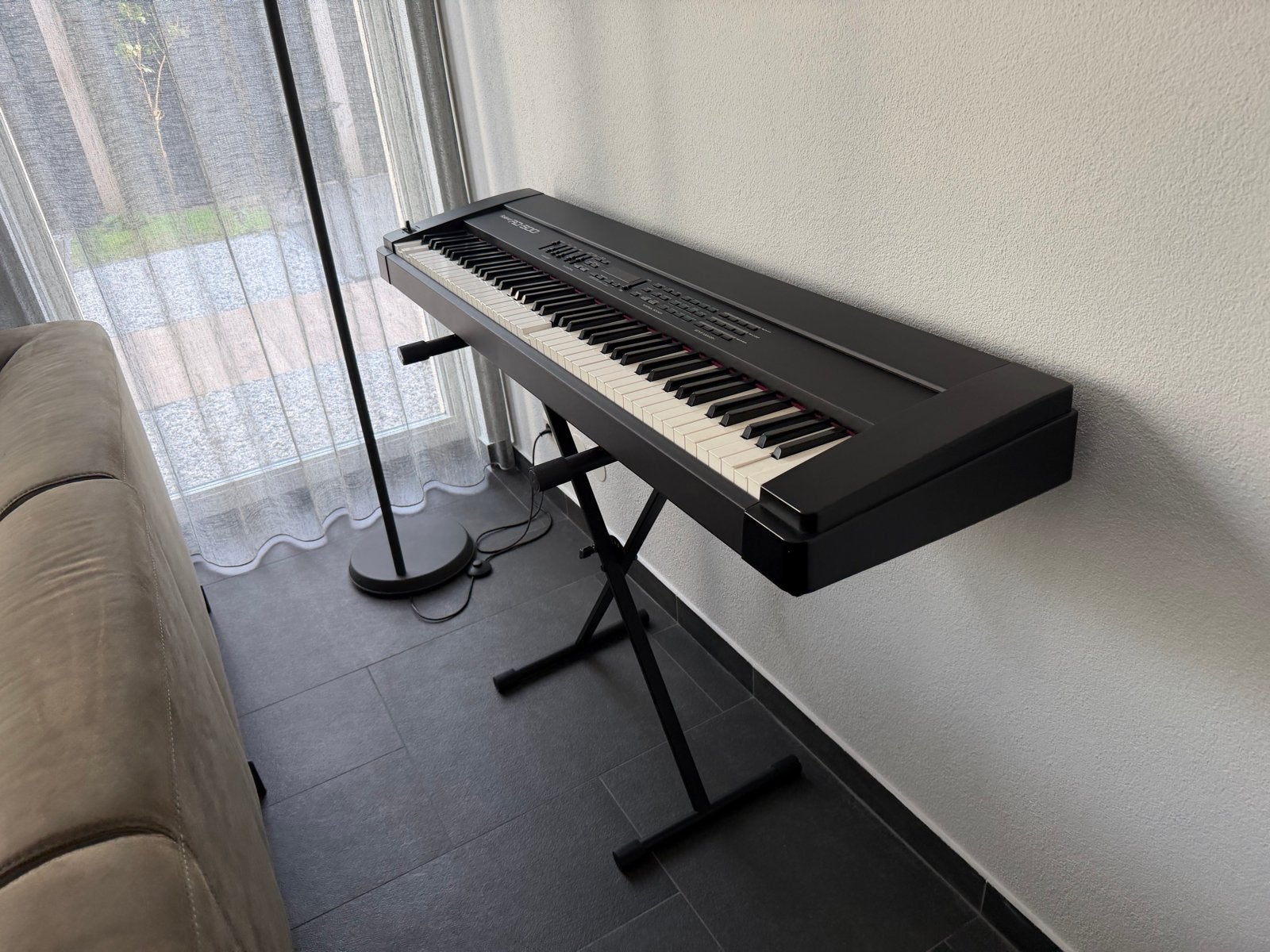Roland RD-500 met standaard (kapotte toetsen), Ophalen, Gebruikt, 88 toetsen, Roland