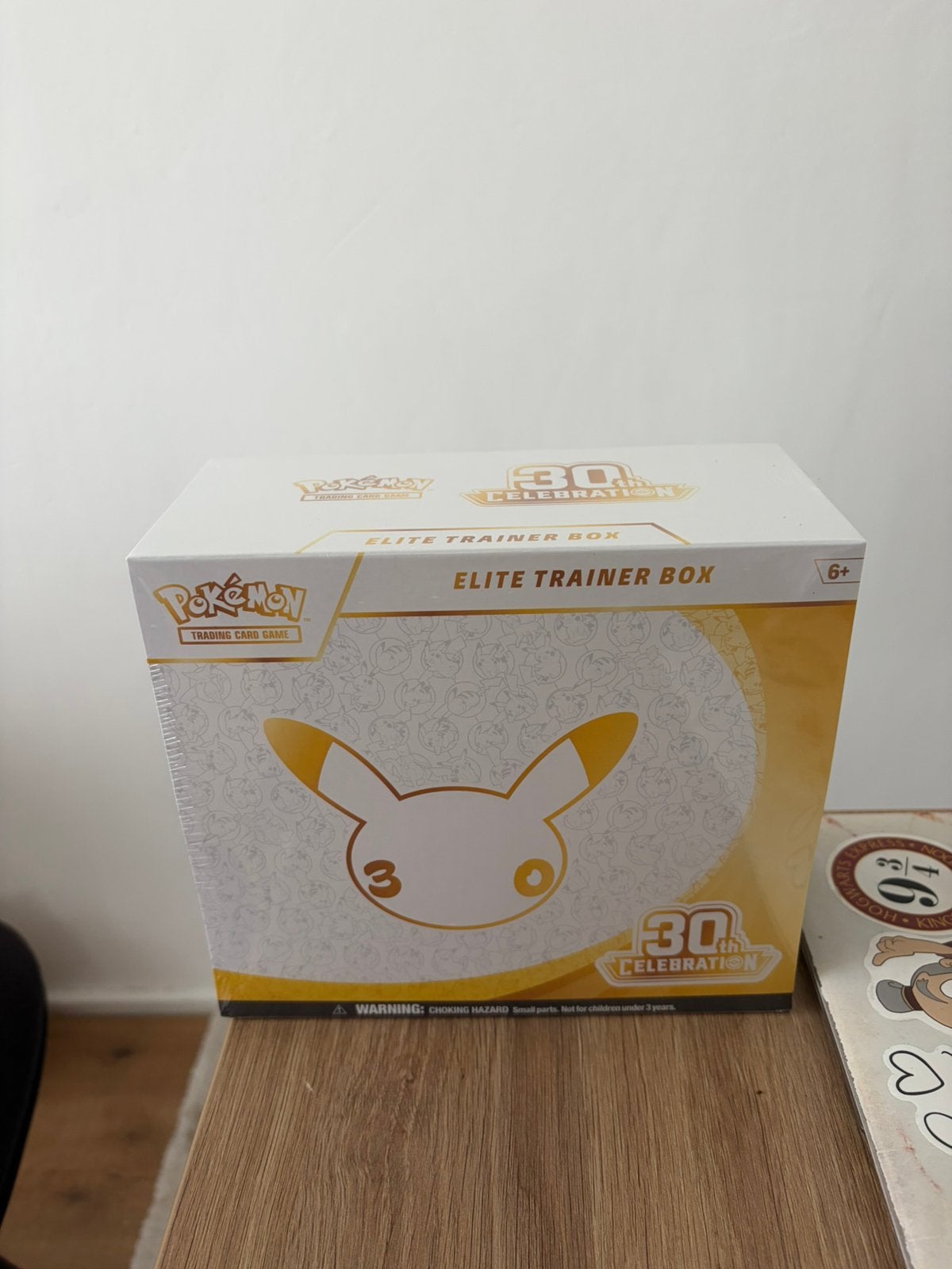 Pokemon 30th anniversary box, Ophalen of Verzenden, Nieuw