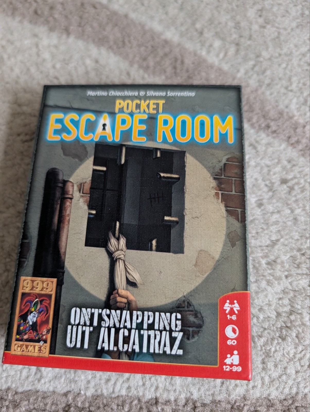 Pocket Escape Room – Ontsnapping uit Alcatraz – 999 Games, Verzamelen, Ophalen of Verzenden, Speelkaart(en)