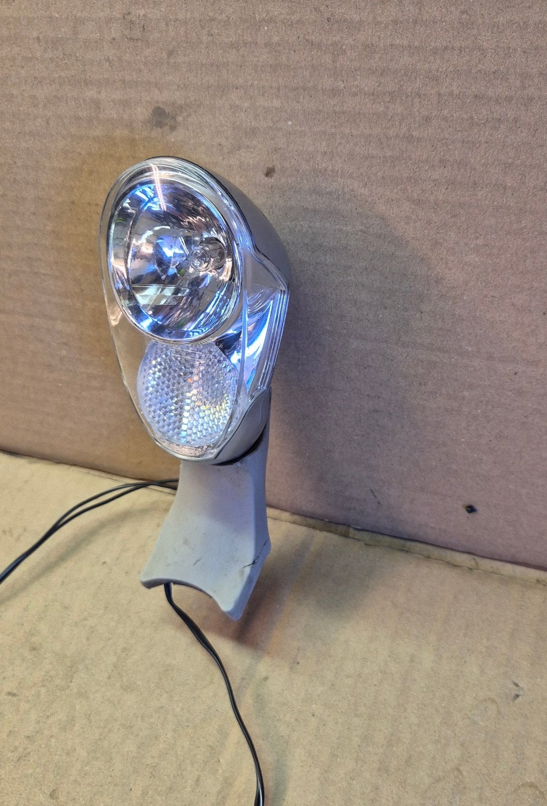 Te koop: Batavus halogeen koplamp voor naafdynamo (10 Lux)
., Fietsen en Brommers, Waterbestendig, Voorlicht, Zo goed als nieuw