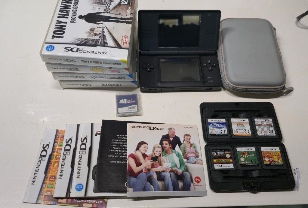 Nintendo DS Lite met spellen en accessoires, Ophalen, Gebruikt, Overige genres, 1 speler