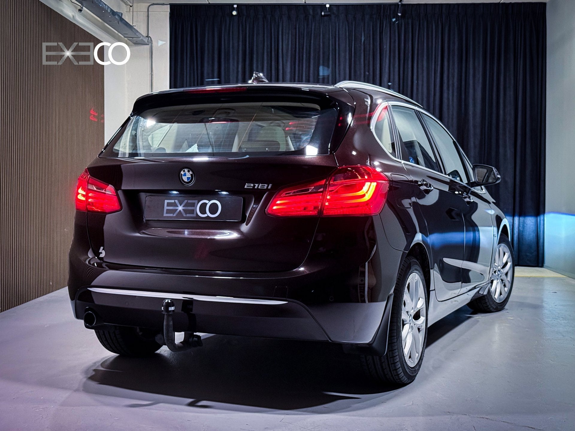 BMW 2-serie Active Tourer 218i Luxury |Pano|HUD|Leder|Sfeer|, Auto's, Voorwielaandrijving, 136 pk, Gebruikt, Bruin