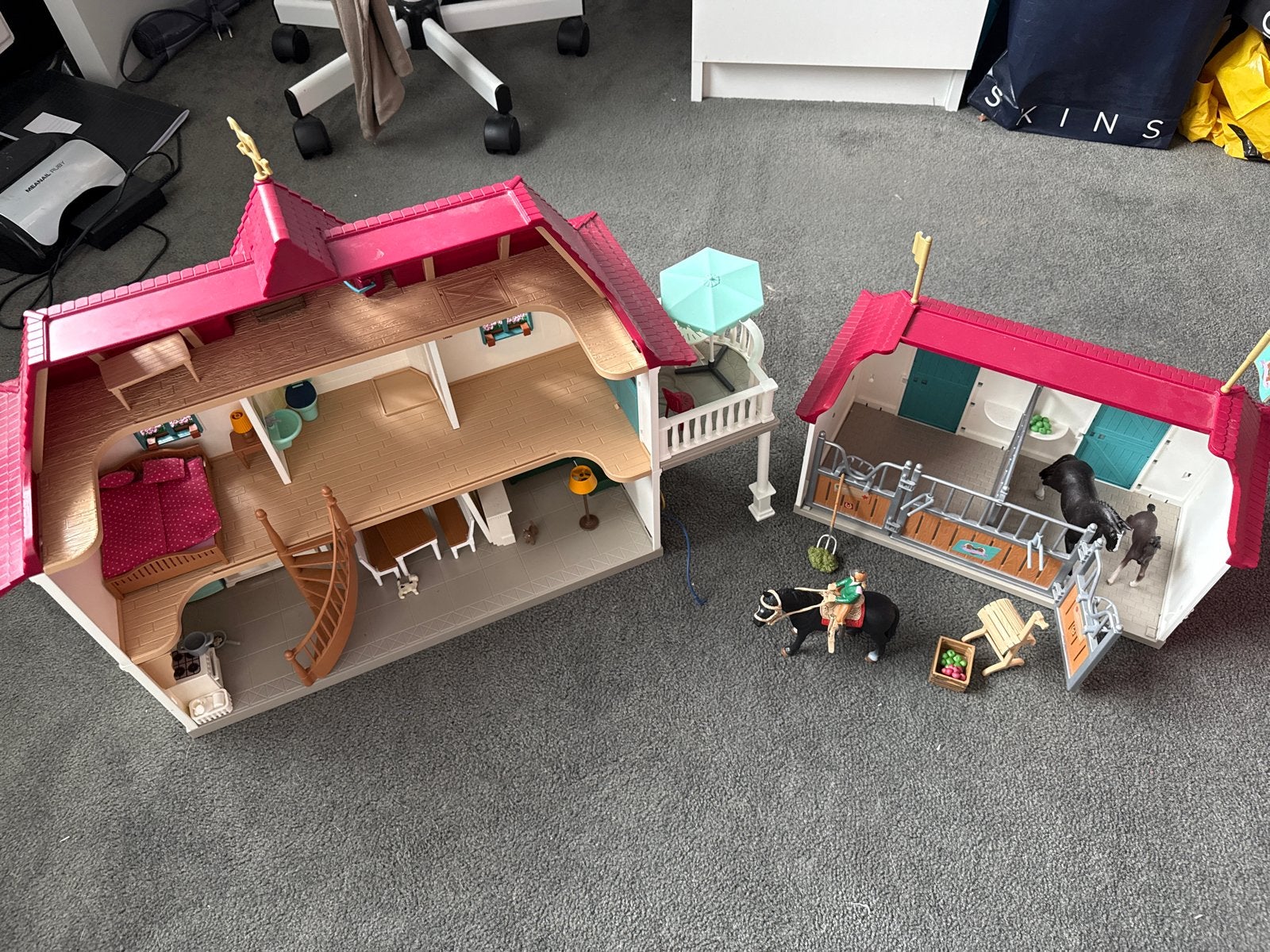 Schleich paardenstal, huis en accessoires, Ophalen, Gebruikt, Meisje