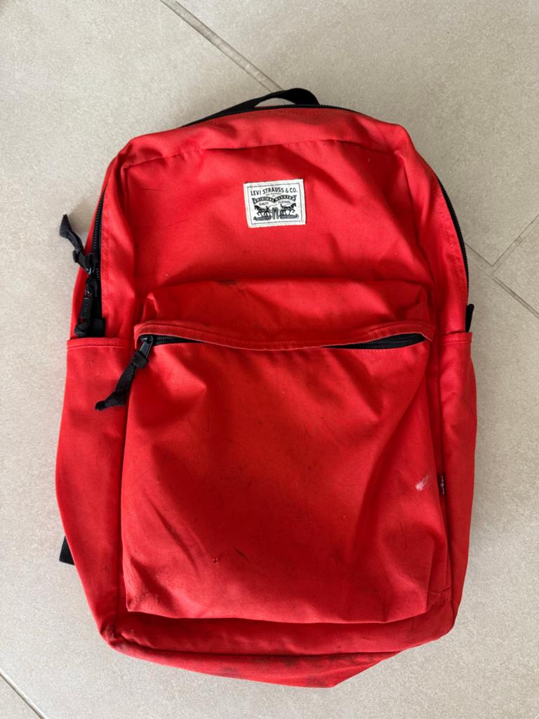 Levi's rugzak rood - Gebruikt, 25 tot 40 cm, Zo goed als nieuw, Ophalen, Overige merken