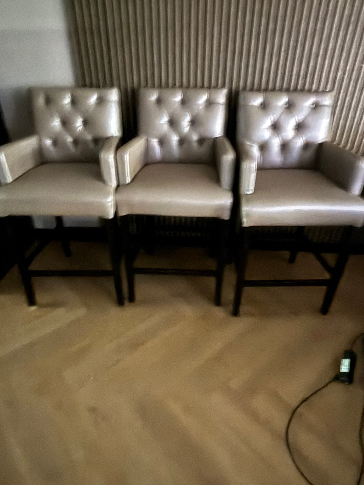 3 barstoelen, Ophalen