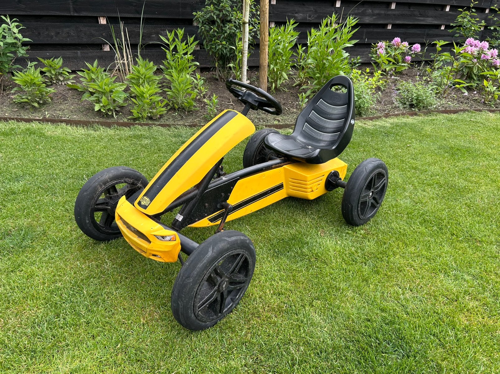 Berg skelter GT Ford Mustang, Kinderen en Baby's, Speelgoed | Buiten | Voertuigen en Loopfietsen, Gebruikt, Trapvoertuig, Ophalen