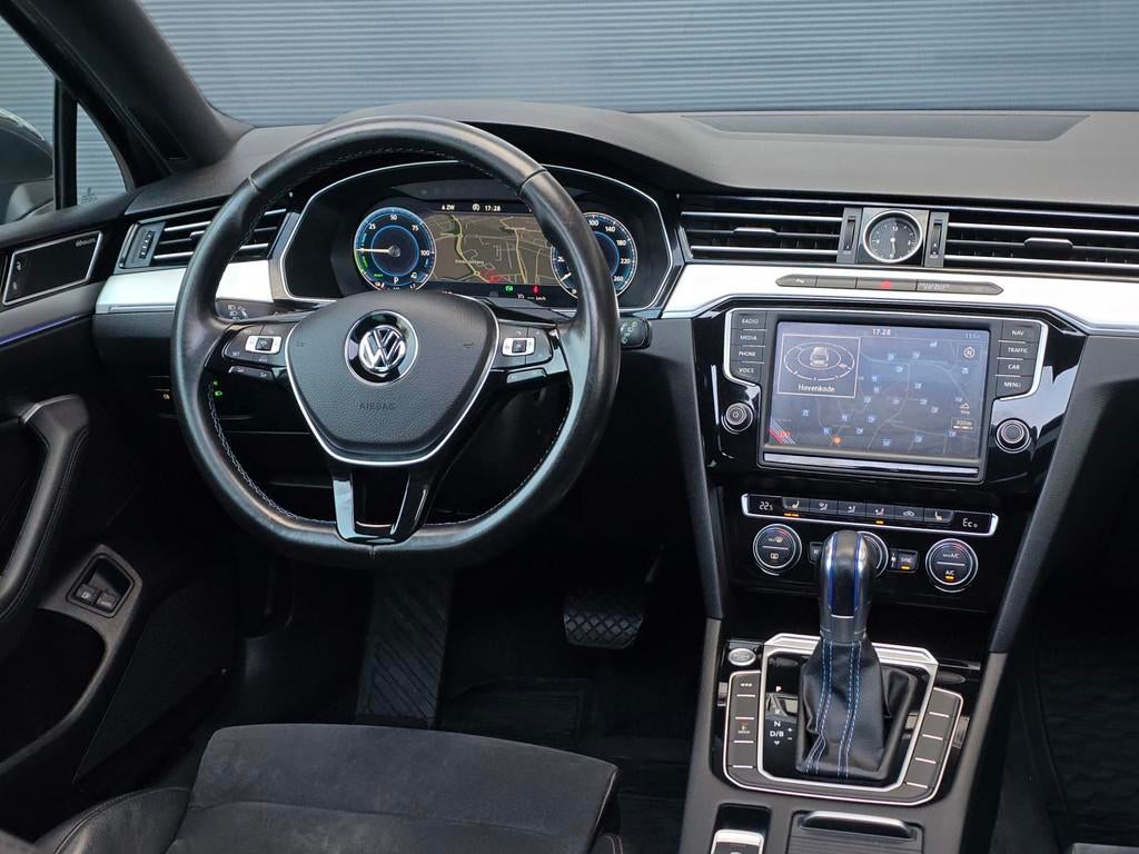 Volkswagen Passat Variant 1.4 TSI GTE Highline Pano |Virtual, Gebruikt, Adaptive Cruise Control, Hybride Elektrisch/Benzine, 1600 kg