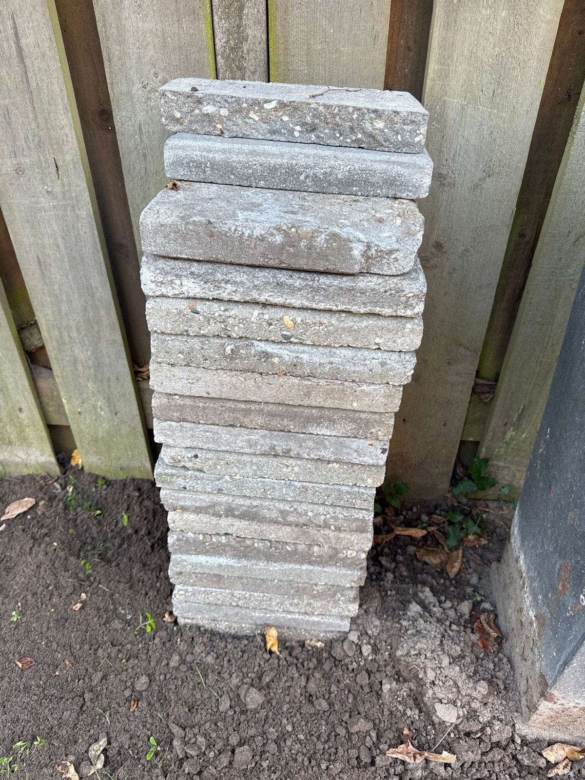 17 stoeptegels 30x30 cm en 2 halve stoeptegels, 4cm dik, Ophalen, Gebruikt, Minder dan 5 m², Beton