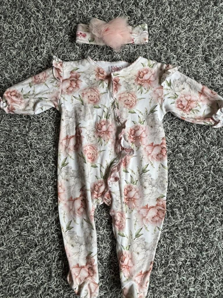 Sofija pakje met haarband 1 maand, Ophalen of Verzenden, Zo goed als nieuw, Meisje, Pakje