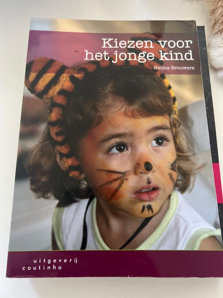 Kiezen voor het jonge kind - Helma Brouwers, Ophalen of Verzenden, Gelezen