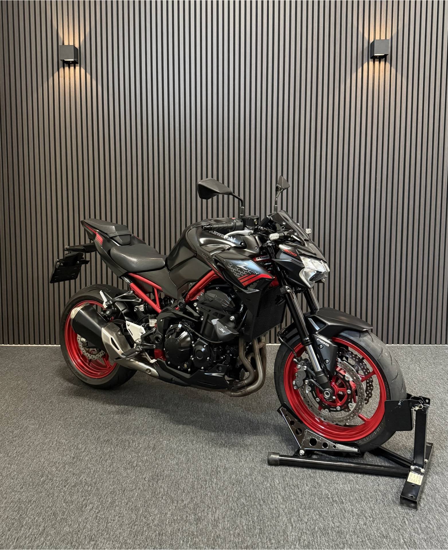 Kawasaki Z900 TFT-6139KM-35KW-2021-NIEUWSTAAT (bj 2021), Kolen Motors, Broekhovenseweg 130-2
5021LJ  TILBURG, NL, 948 cc, Bedrijf