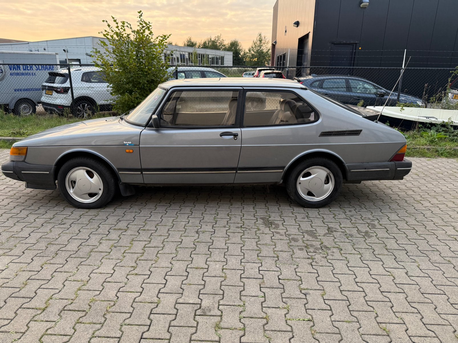 Saab 900 2.1 I 16 HB U9 1991 Grijs, Voorwielaandrijving, Stof, Zwart, 4 cilinders
