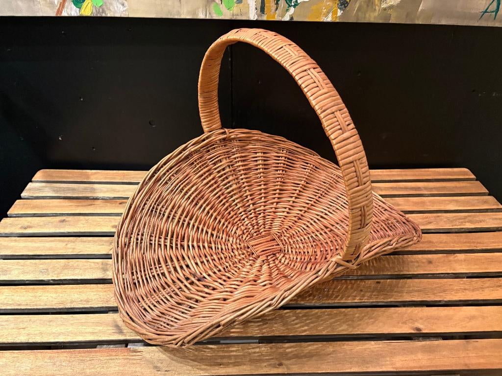 Brocante Dik rieten/rotan plukmand., Verzenden