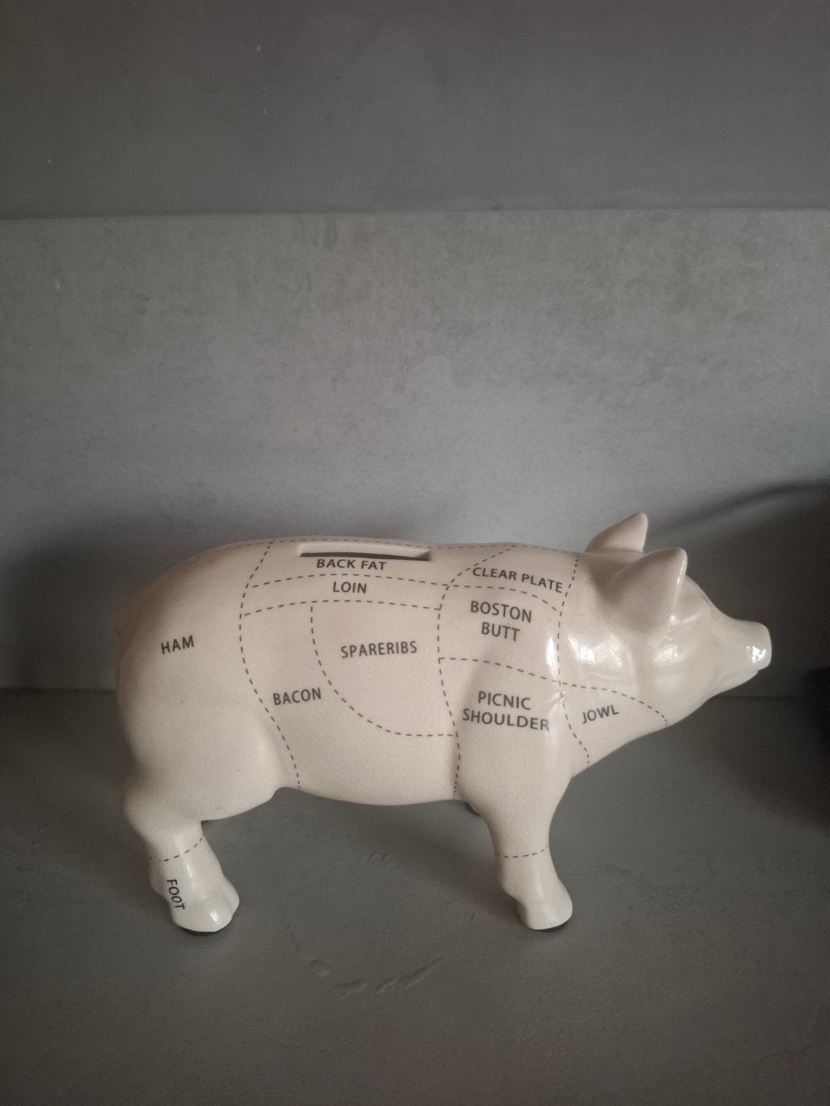 Spaarvarken, spaarpot met onderdelen van vlees van varken, Verzamelen, Spaarpotten, Ophalen of Verzenden, Gebruikt, Steen, Aardewerk of Keramiek