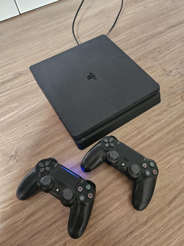 PlayStation 4 Slim 1TB – 6 games -  2 controllers, Spelcomputers en Games, Spelcomputers | Sony PlayStation 4, Zo goed als nieuw