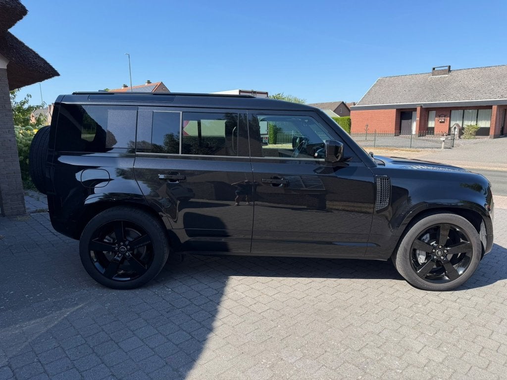 Foto 4 van Land Rover Defender P300e 300pk Phev AWD Aut 2025 Zwart