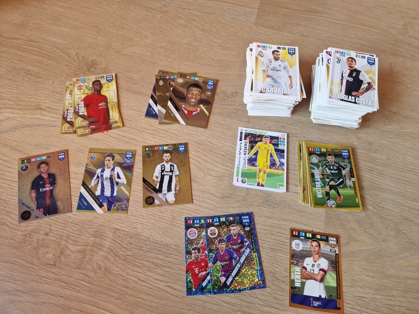 Grote collectie FIFA 365 Adrenalyn XL voetbalplaatjes  UEFA, Ophalen of Verzenden, Zo goed als nieuw, Buitenlandse clubs, Poster, Plaatje of Sticker