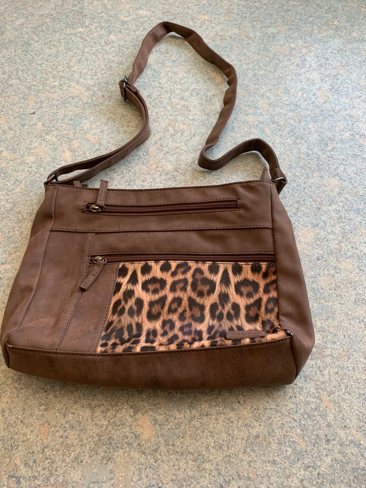 Bruine damestas - suede, Sieraden, Tassen en Uiterlijk, Ophalen of Verzenden, Zo goed als nieuw, Bruin, Handtas
