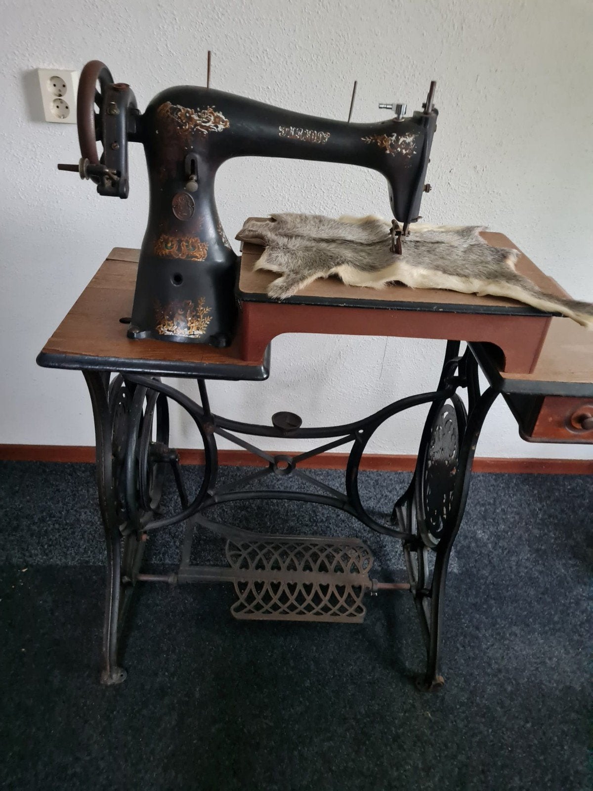 Antieke Singer Naaimachine met Tafel, Ophalen