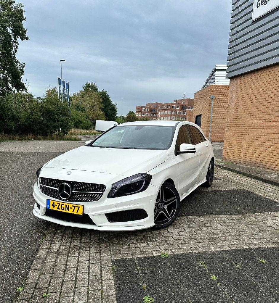 Mercedes-Benz A-Klasse A180 |WIRELESS CARPLAY| Winterset|PDC, Auto's, Voorwielaandrijving, 4 cilinders, Leder en Stof, 1200 kg