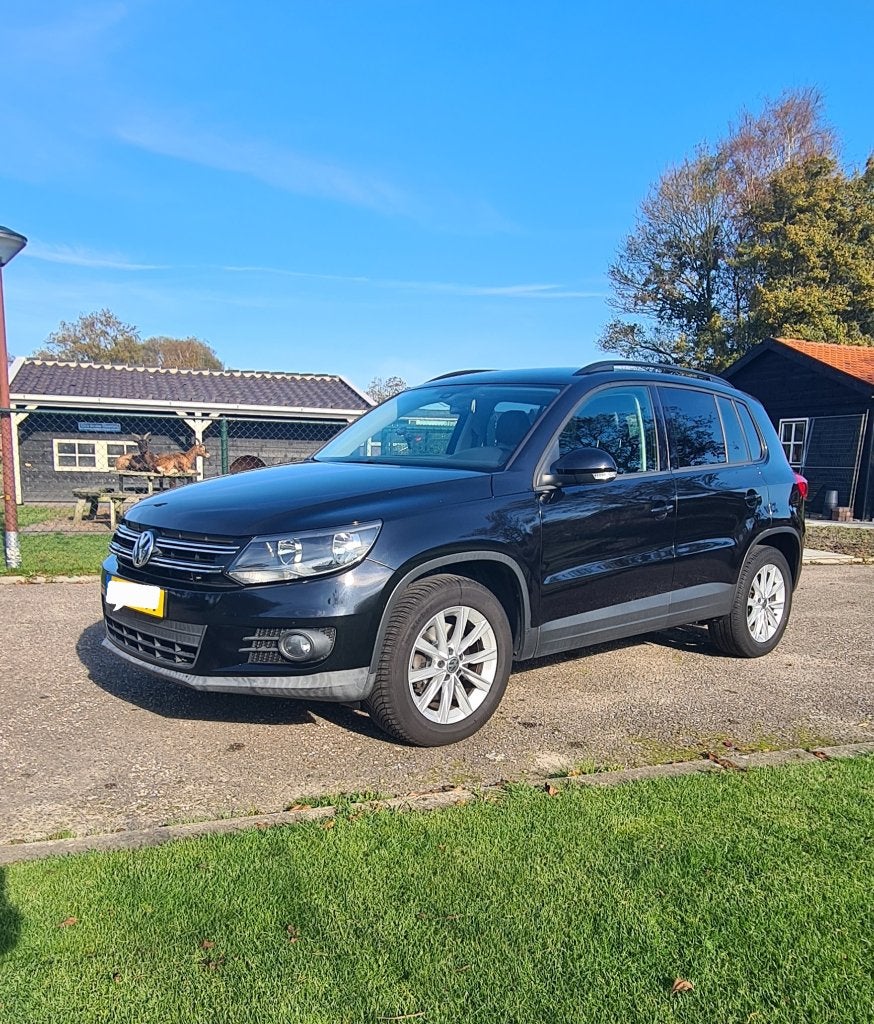 Volkswagen Tiguan 2.0 DSG, Auto's, Automaat, Zwart, Leder, Overige kleuren