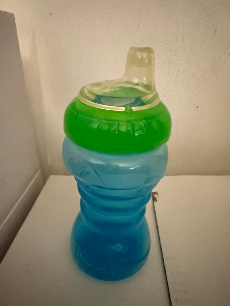 Nuby Anti lek beker, Overige typen, Ophalen of Verzenden, Zo goed als nieuw, Overige stijlen