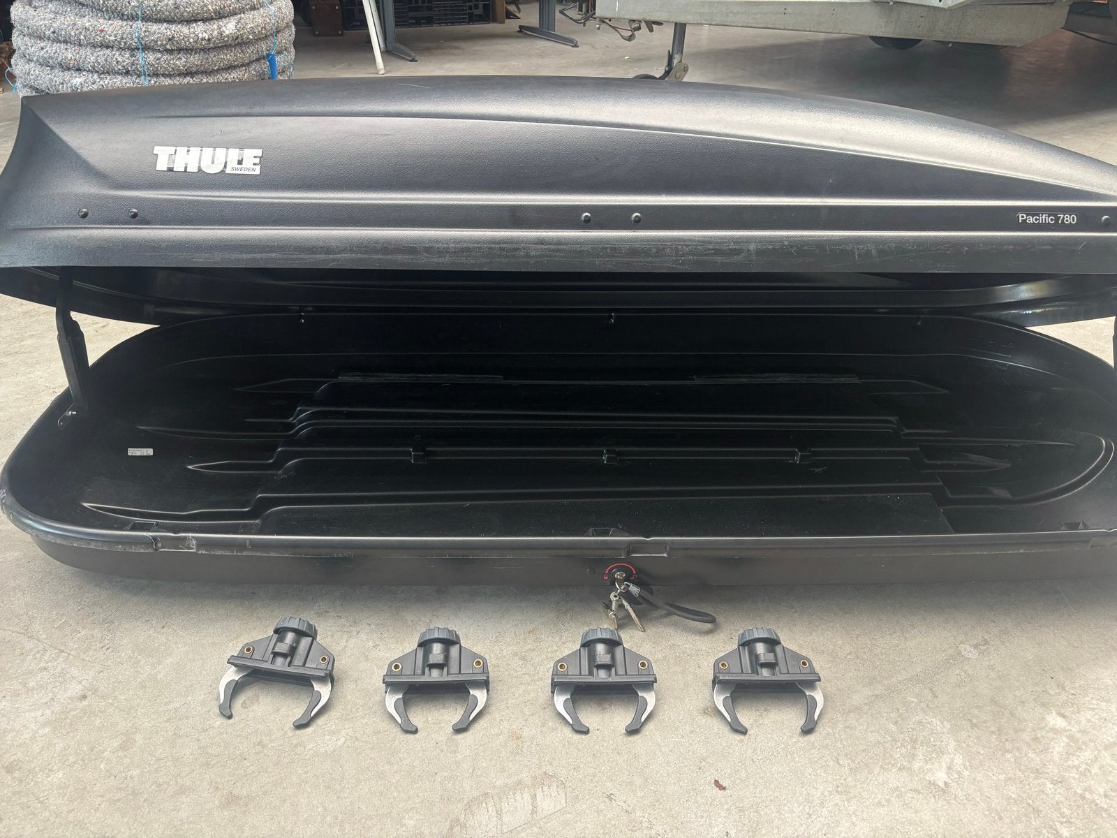 Te huur.  Thule Pacific Dakkoffer - 420L, 196x78x45 cm, Auto diversen, Ophalen, Gebruikt