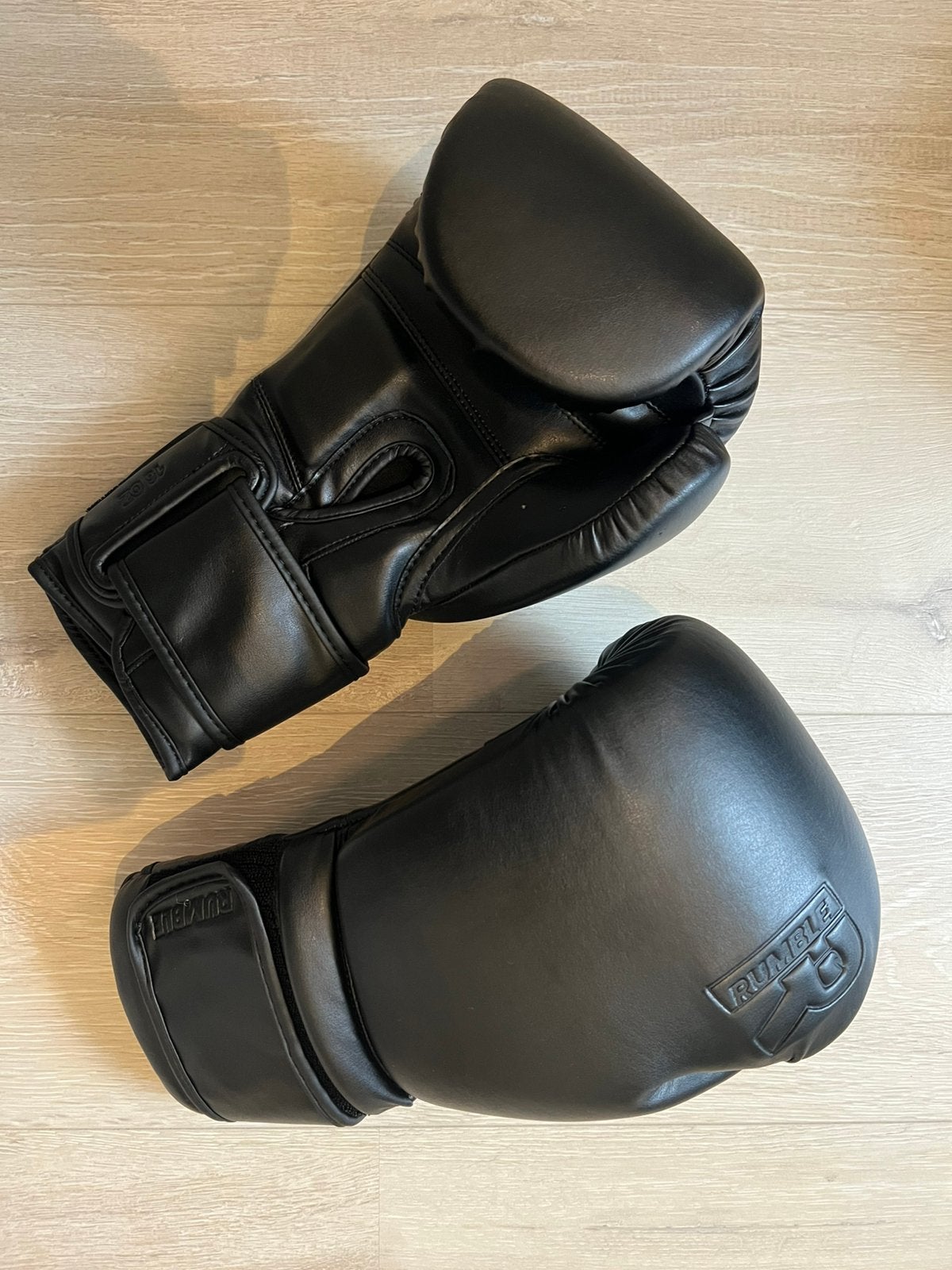Rumble boxing gear • ZGAN!, Sport en Fitness, Ophalen, Zo goed als nieuw, Bokshandschoenen