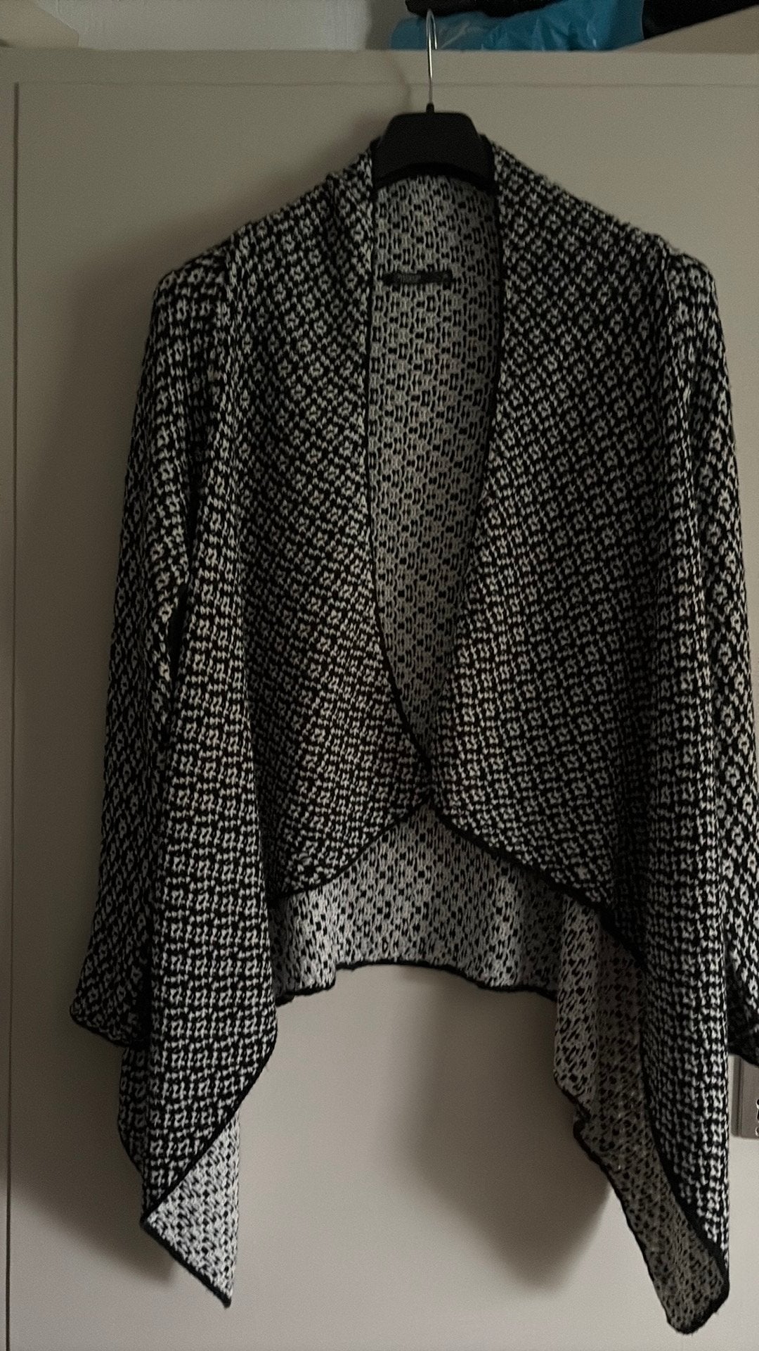 MANGUUN VEST MAAT S ZWART MET WIT, Kleding | Dames, Ophalen of Verzenden, Zo goed als nieuw, Maat 38/40 (M), Zwart