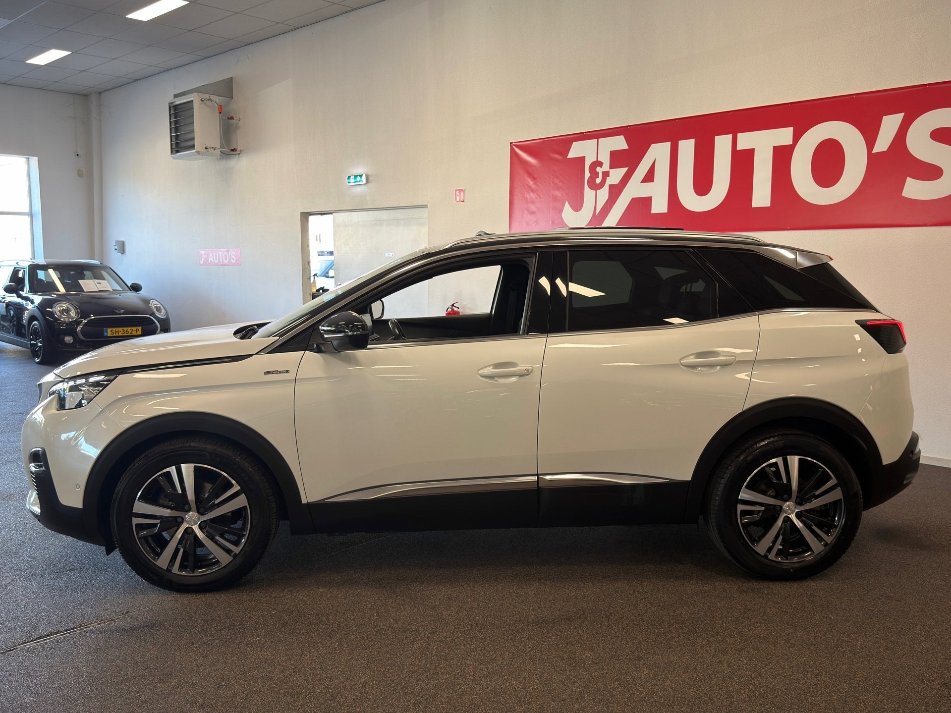 Peugeot 3008 1.2 PureTech GT-Line|NAVIGATIE|CAMERA|PANORAMA|, Gebruikt, 1199 cc, Met garantie (alle), Wit