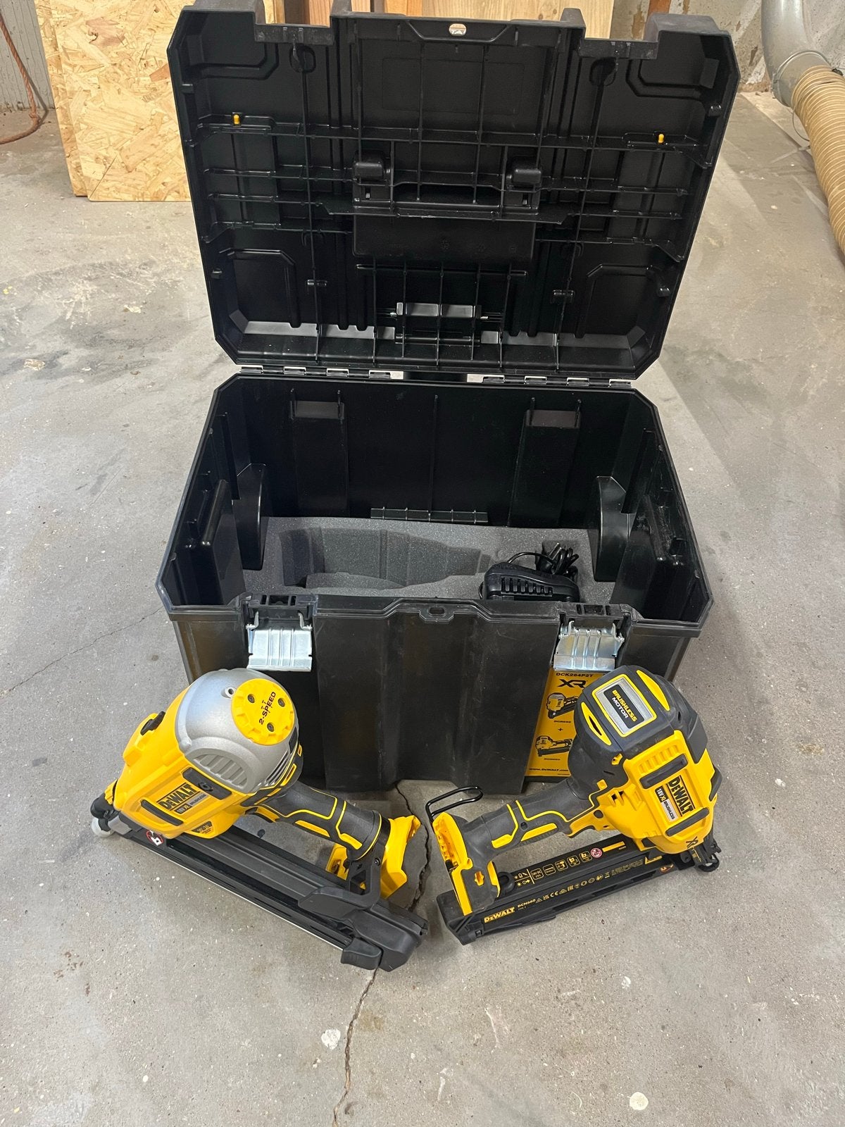 DeWalt tacker en spijkerpistool set DCN692 en DCN660
