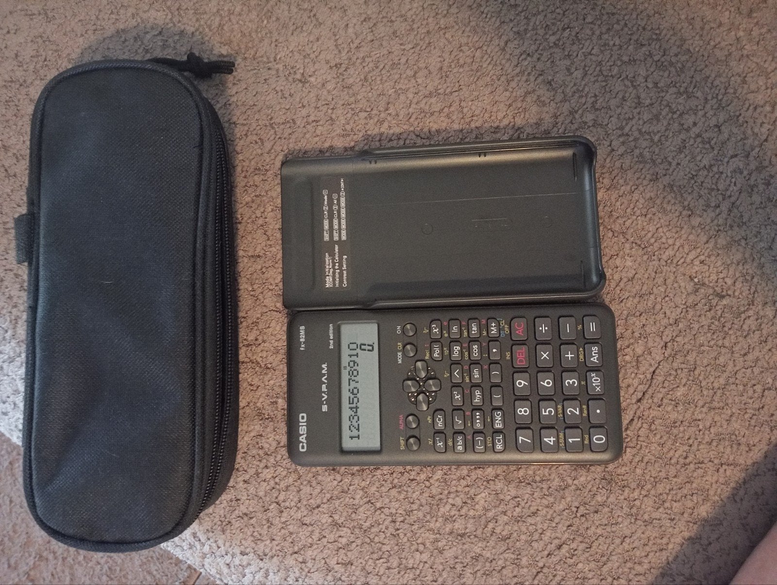 Rekenmachine merk casio fx-82MS met hoes, Ophalen, Grafische rekenmachine, Zo goed als nieuw