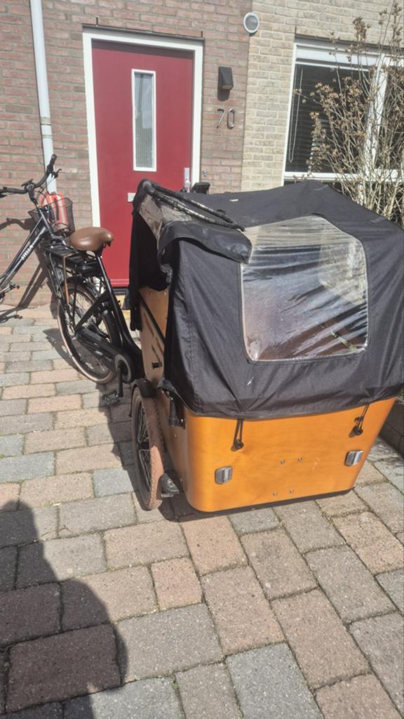 Elektrische bakfiets met huif - Slechts 923 km!, Fietsen en Brommers, Fietsen | Bakfietsen, Huif, Zo goed als nieuw, 2 kinderen