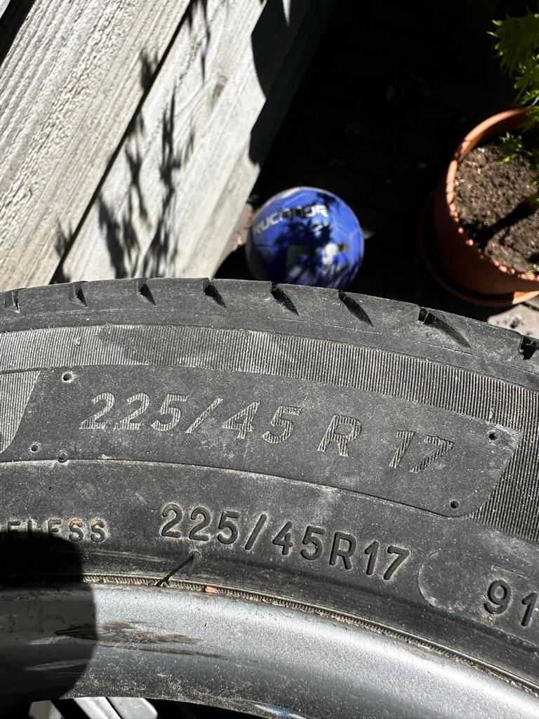 BMW velgen met vrij nieuwe banden 17 inch, Auto-onderdelen, Banden en Velgen, Ophalen, Gebruikt, Banden en Velgen, 17 inch