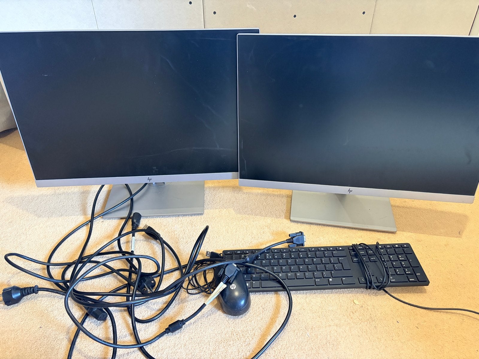 2x HP E243i 24 inch monitoren met toetsenbord en muis, Computers en Software, Ophalen, IPS, In hoogte verstelbaar, Full HD