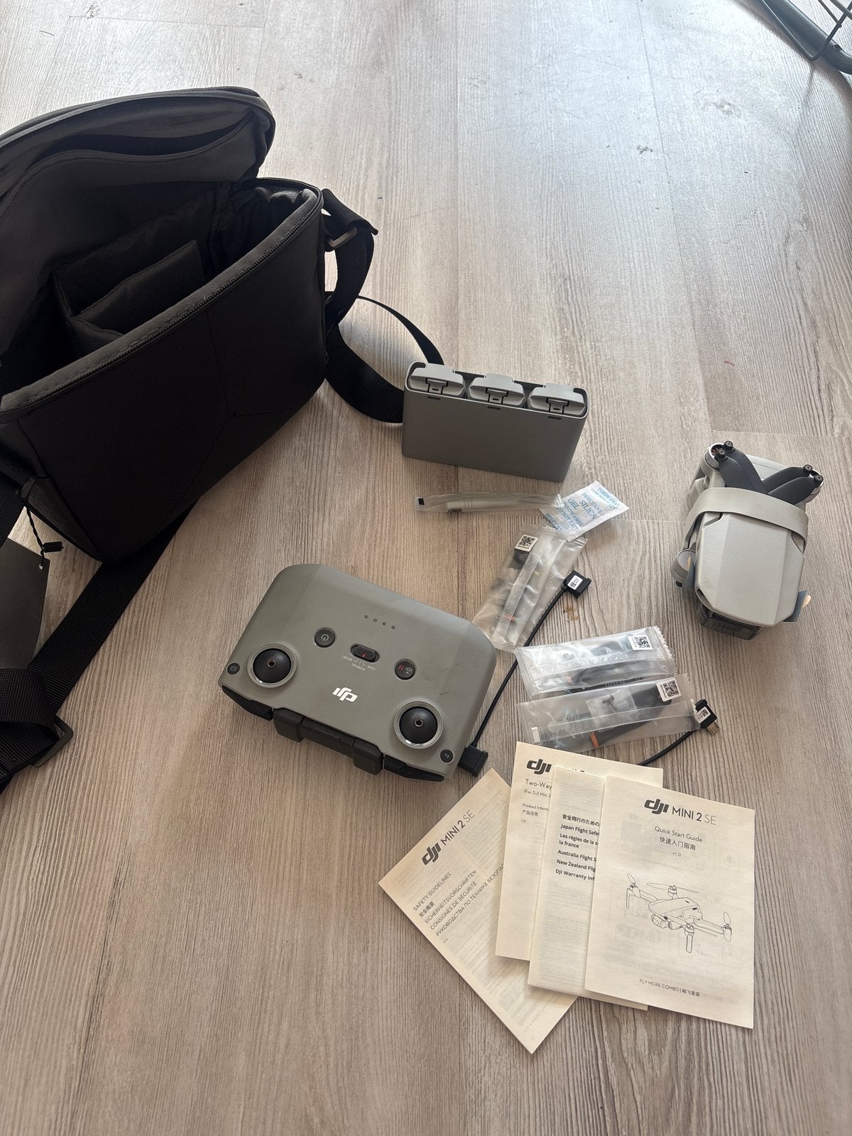 DJI Mini 2 SE Fly More Combo - Compacte cameradrone, Audio, Tv en Foto, Drones, Ophalen, Cameradrone, Extra accu('s), 5 tot 10 kilometer