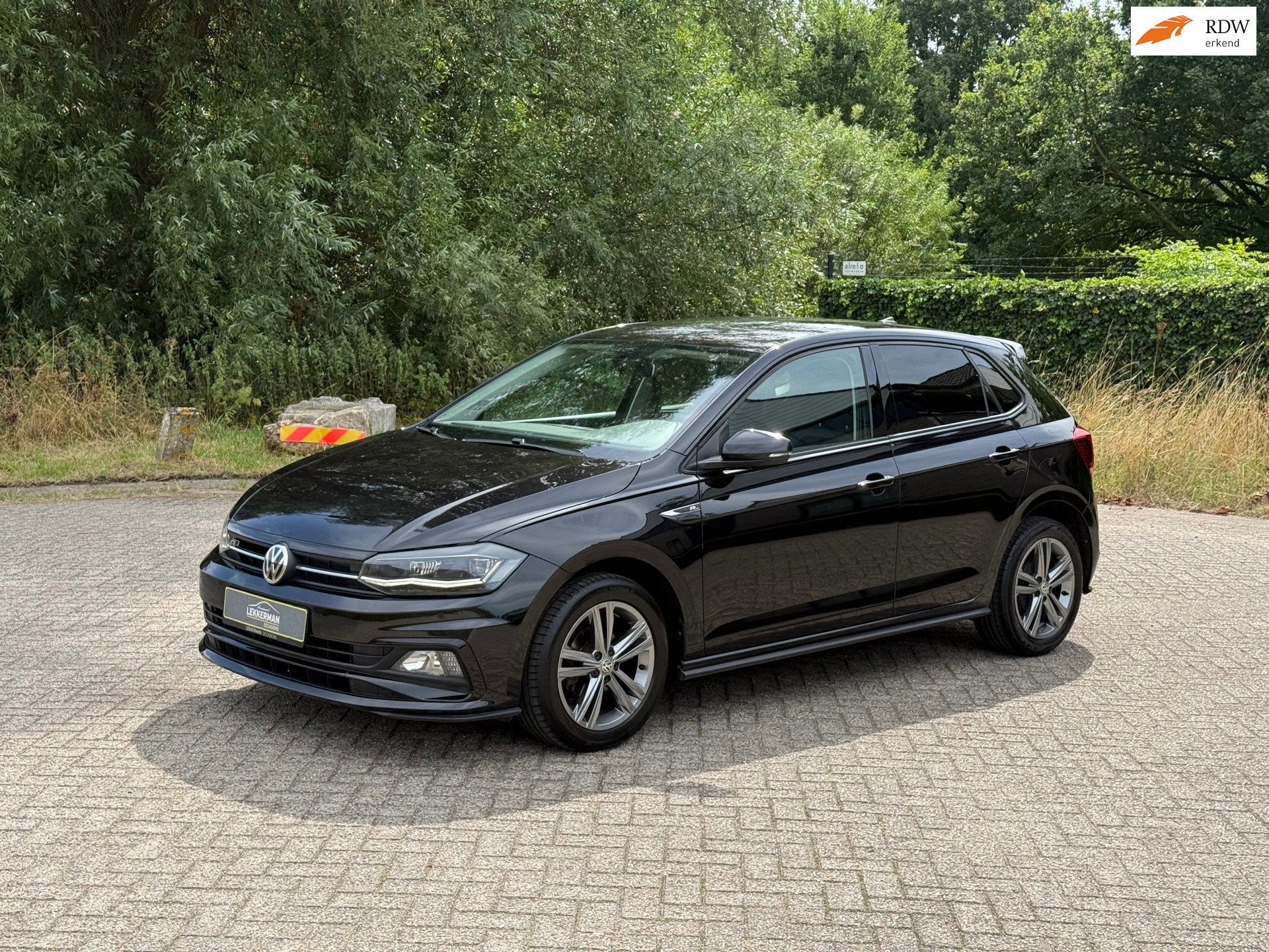 Volkswagen Polo 1.0 TSI R-LINE I CAMERA I VIRTUAL I 1E EIG I, Voorwielaandrijving, Gebruikt, 95 pk, Zwart