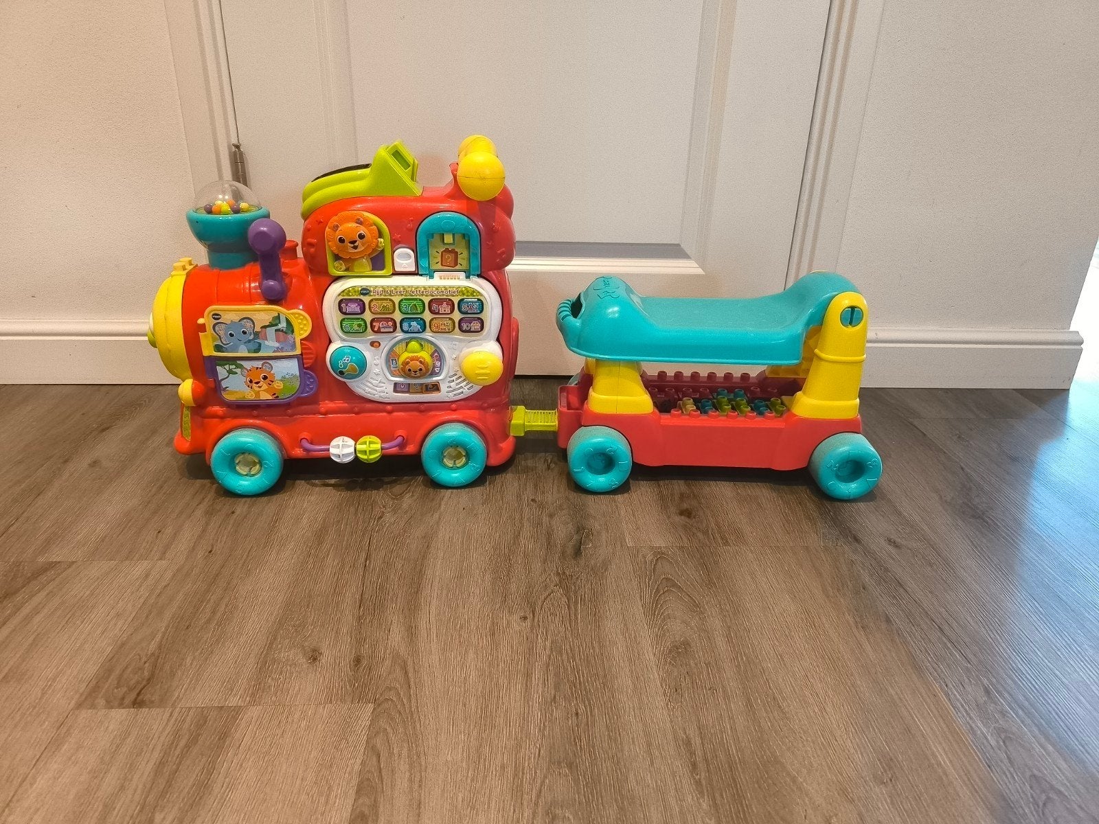 VTech Baby Rijd & Leer Letterlocomotief - Interactief & Educ, Ophalen, Zo goed als nieuw, Overige typen, Met wieltjes