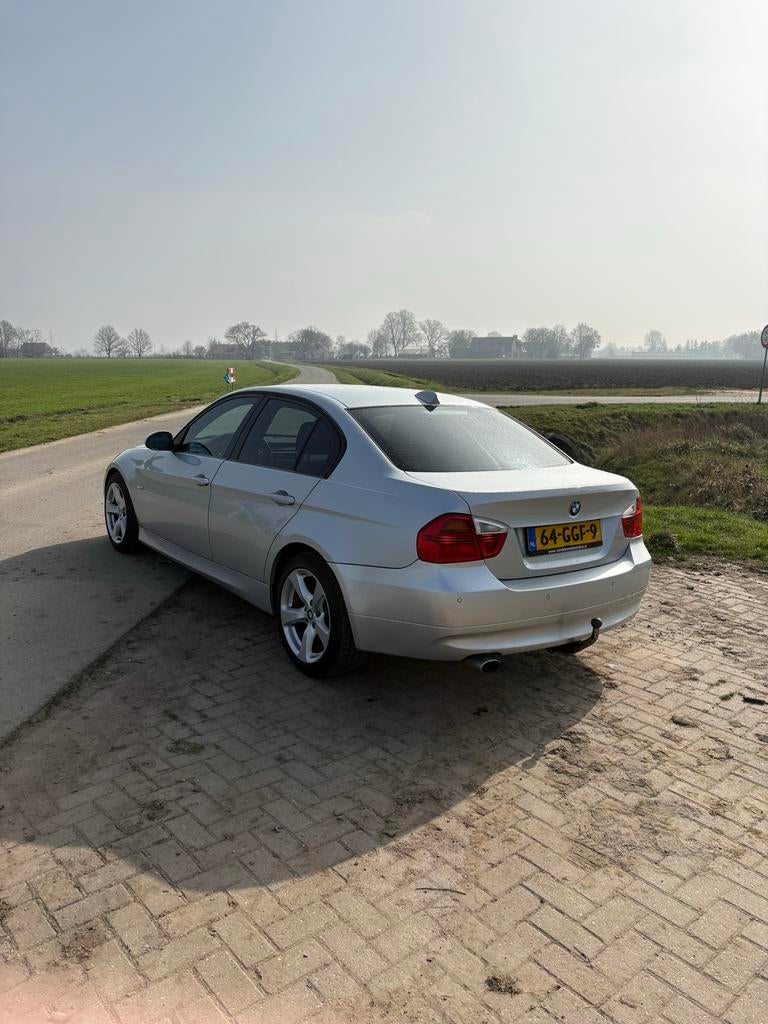 BMW 3-Serie 2.0 I 318 2007 Grijs, Auto's, BMW, Particulier, 3-Serie, Benzine, C, Sedan, Handgeschakeld, Geïmporteerd, Zilver of Grijs