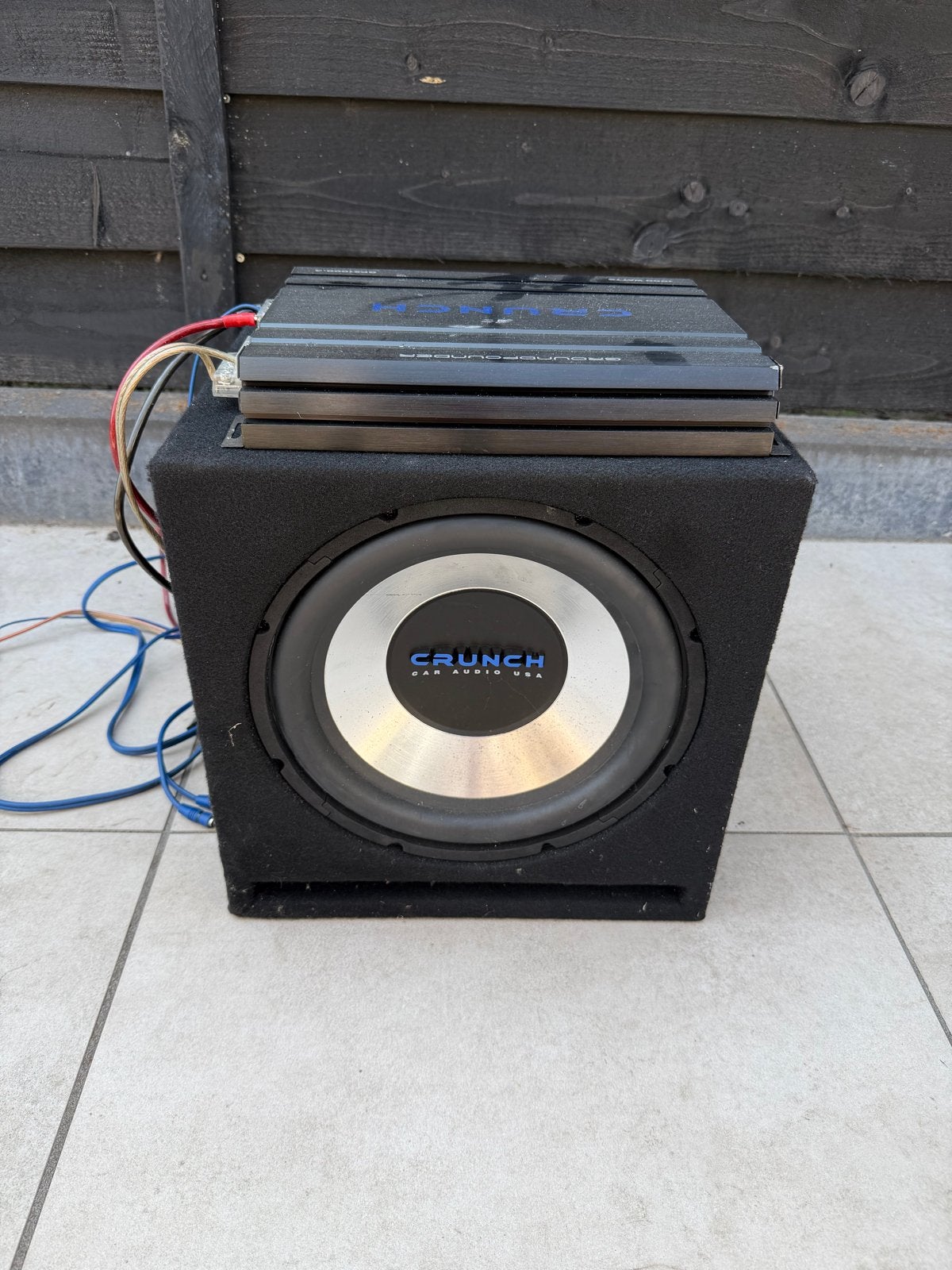 Crunch Subwoofer met Groundpounder Versterker, Ophalen, Gebruikt