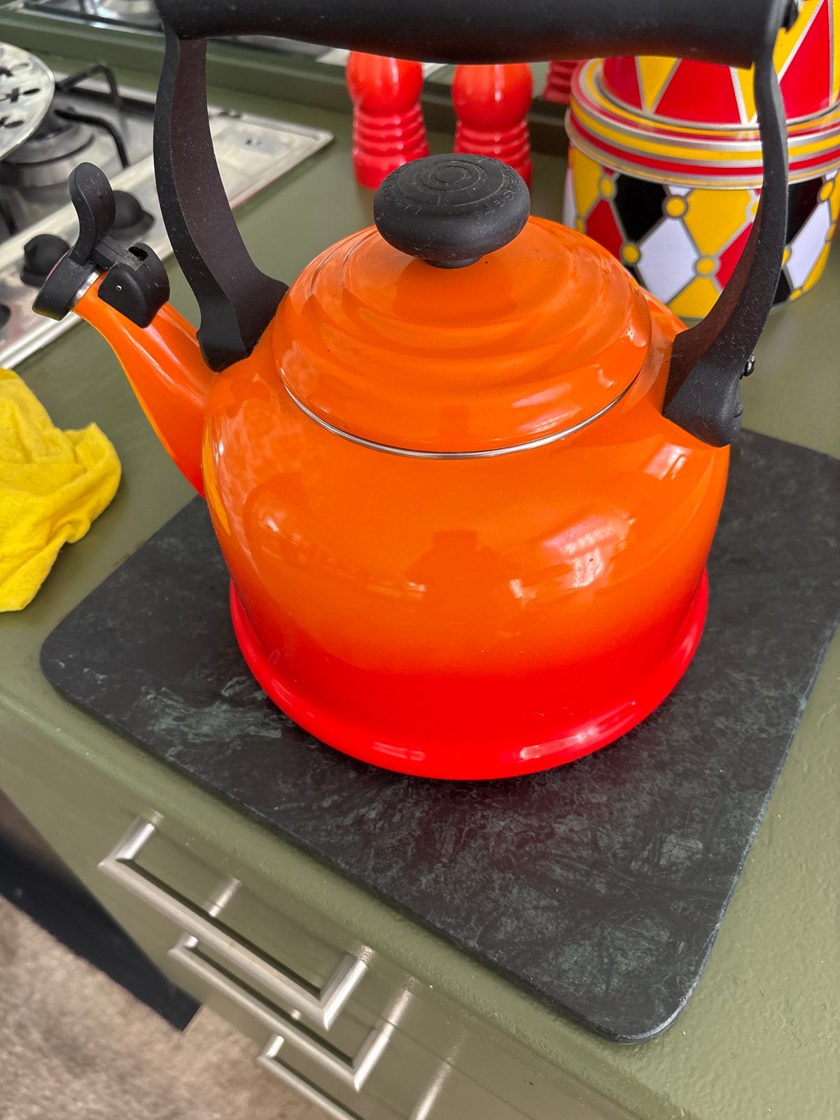 Le Creuset fluitketel 2.1L - Oranje/Rood, Zo goed als nieuw, Metaal, Oranje, Le Creuset