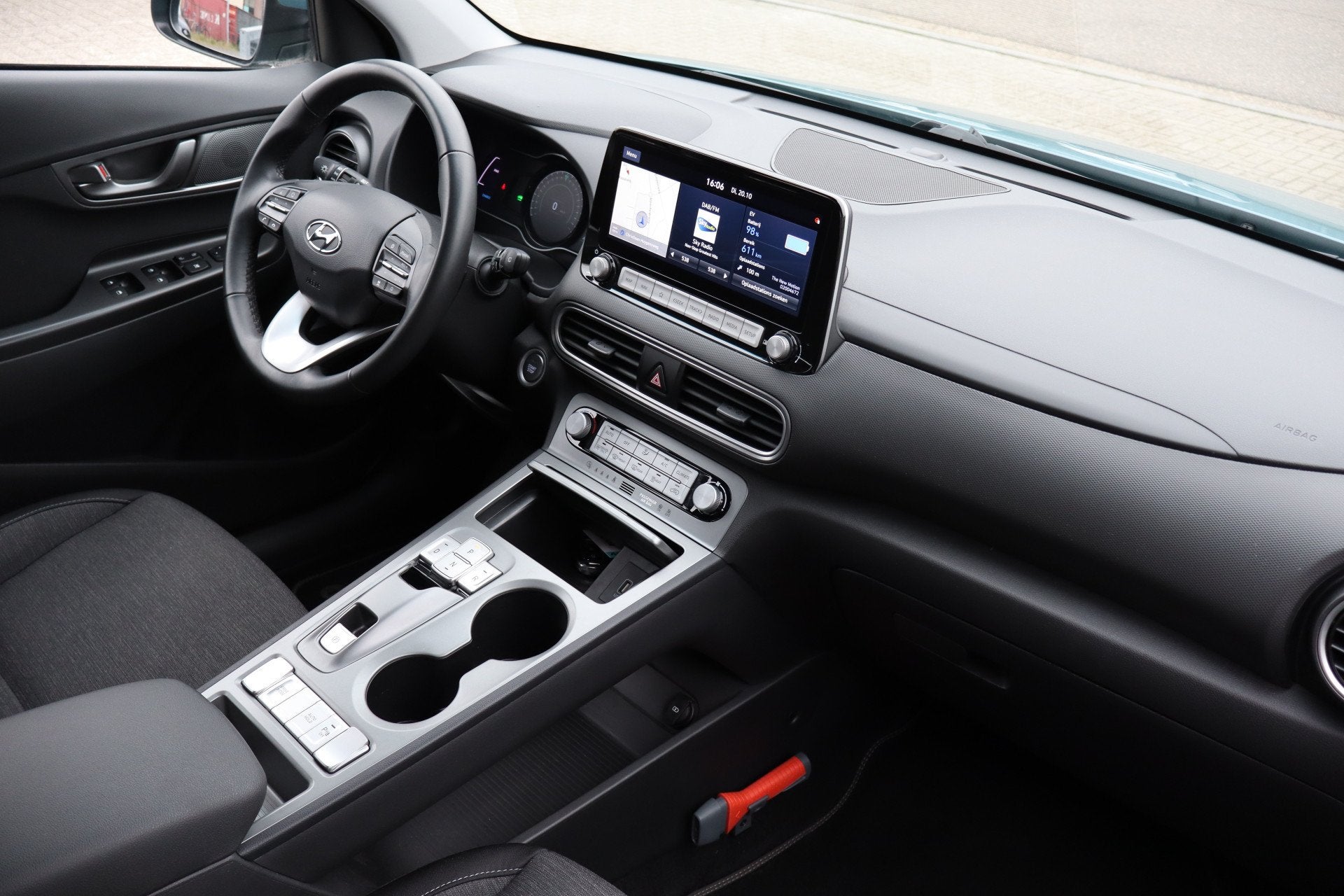 Hyundai KONA EV Comfort Smart 64 kWh Nederlandse auto/Apple, Auto's, 12 maanden, Stof, Gebruikt, Zwart